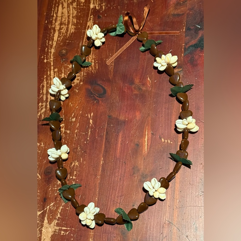 Floral Shell & Beaded Necklace 30”